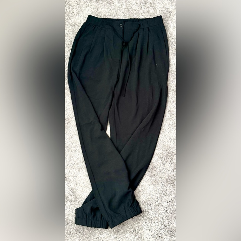 Ankled, classy, 100% polyester never worn pantsuit.